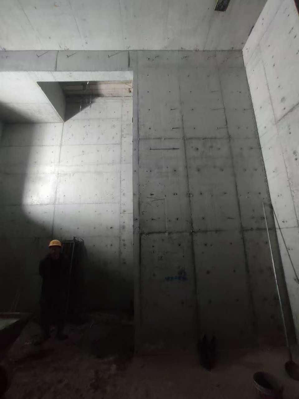 谷城墙上开槽钢筋断了有影响吗